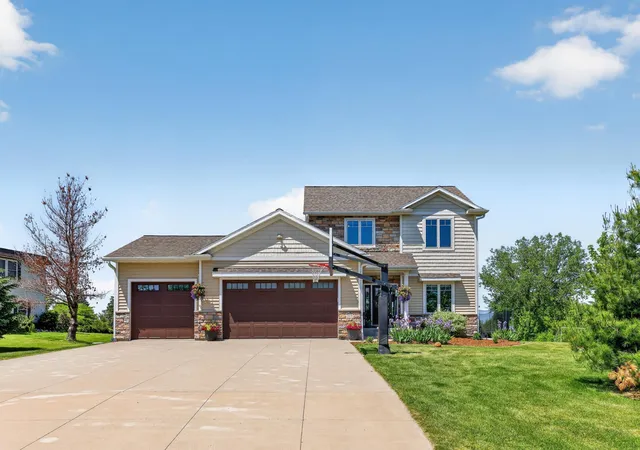 Photo 1 of Single family home for sale at 217 Skyline Dr, Wabasha, MN 55981 | MLS# 7077413 | Listing updated on 2026-09-15