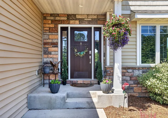 Photo 3 of Single family home for sale at 217 Skyline Dr, Wabasha, MN 55981 | MLS# 7077413 | Listing updated on 2026-09-15