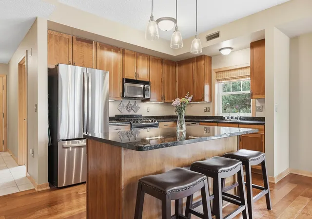 Listing Photo 2 - Condo for sale in building located at 2201 Vlg Ln, Bloomington, MN 55431 - Unit #A204