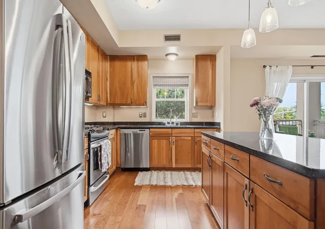 Listing Photo 4 - Condo for sale in building located at 2201 Vlg Ln, Bloomington, MN 55431 - Unit #A204