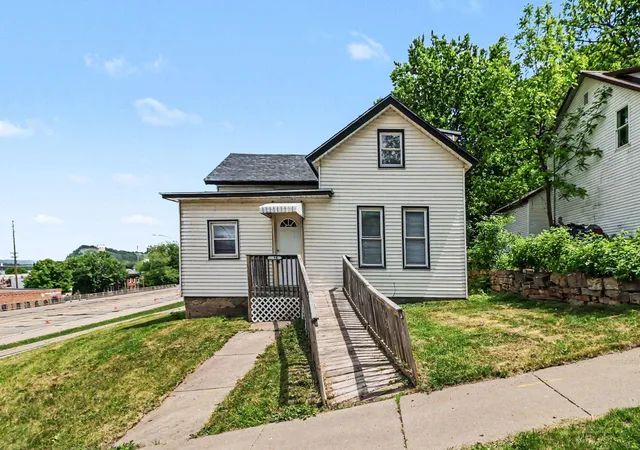 Photo 2 of Single family home for sale at 319 Buchanan St, Red Wing, MN 55066 | MLS# 7079080 | Listing updated on 2026-09-15