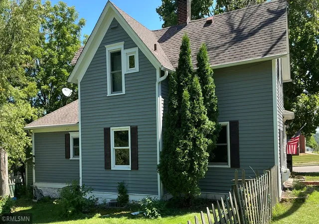 Photo 2 of Single family home for sale at 704 Mulberry St W, Stillwater, MN 55082 | MLS# 7079175 | Listing updated on 2026-09-15