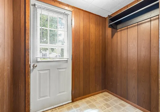 Photo 3 of Single family home for sale at 102 E Lyon St, Minneota, MN 56264 | MLS# 7079394 | Listing updated on 2026-09-10