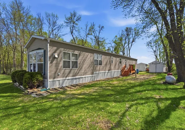 Photo 2 of Single family home for sale at 17596 Lake St E, Osakis, MN 56360 | MLS# 7080055 | Listing updated on 2026-09-22