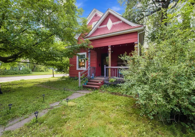 Photo 2 of Sale Pending at 609 2nd Avenue Sw, Cambridge, MN 55008 | MLS# 7080418 | Listing updated on 2026-09-10