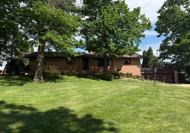 Photo 2 of Sale Pending at 2105 Linn Dr, Owatonna, MN 55060 | MLS# 7080719 | Listing updated on 2026-09-12