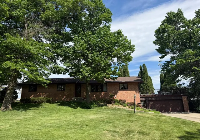 Photo 3 of Sale Pending at 2105 Linn Dr, Owatonna, MN 55060 | MLS# 7080719 | Listing updated on 2026-09-12