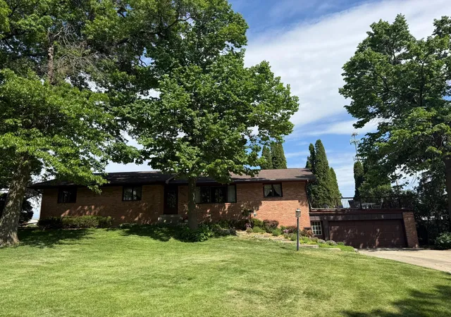 Photo 4 of Sale Pending at 2105 Linn Dr, Owatonna, MN 55060 | MLS# 7080719 | Listing updated on 2026-09-12