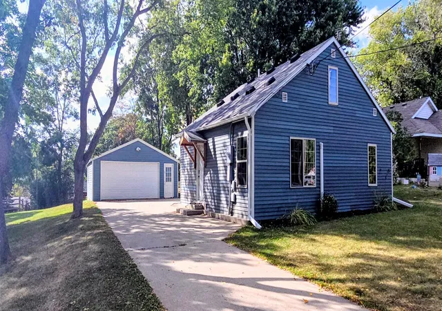 Photo 4 of Single family home for sale at 902 Quincy St, Alexandria, MN 56308 | MLS# 7082354 | Listing updated on 2026-09-10