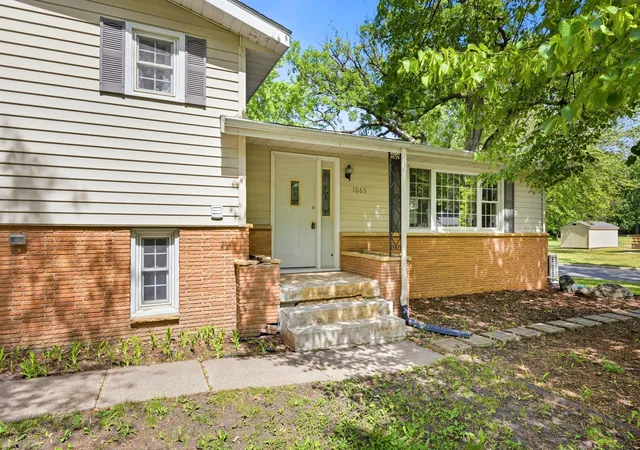 Photo 3 of Sale Pending at 1065 Jorgenson St Se, Hutchinson, MN 55350 | MLS# 7083394 | Listing updated on 2026-09-15