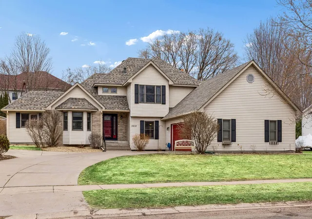 Photo 3 of Single family home for sale at 3012 Walter St, Saint Paul, MN 55109 | MLS# 7083661 | Listing updated on 2026-09-15
