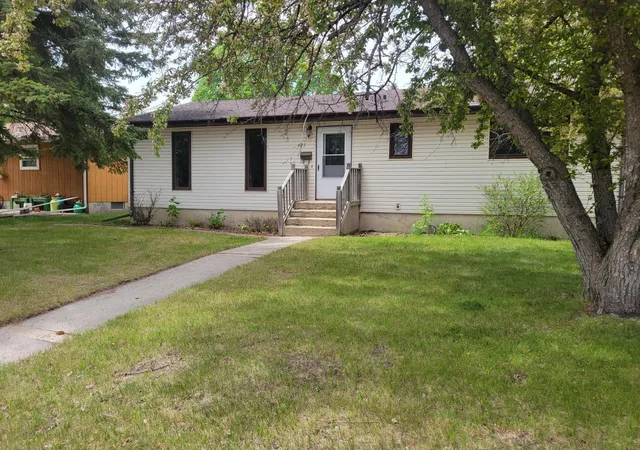 Photo 1 of Single family home for sale at 425 Spruce Ave S, Thief River Falls, MN 56701 | MLS# 7083900 | Listing updated on 2026-09-15