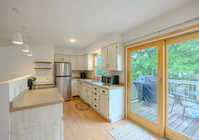Photo 4 of Single family home for sale at 102 Robertson Dr NW, Bemidji, MN 56601 | MLS# 7084073 | Listing updated on 2026-09-14