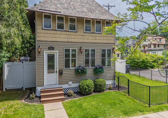 Photo 3 of Single family home for sale at 148 Wilder St N, Saint Paul, MN 55104 | MLS# 7084304 | Listing updated on 2026-10-21