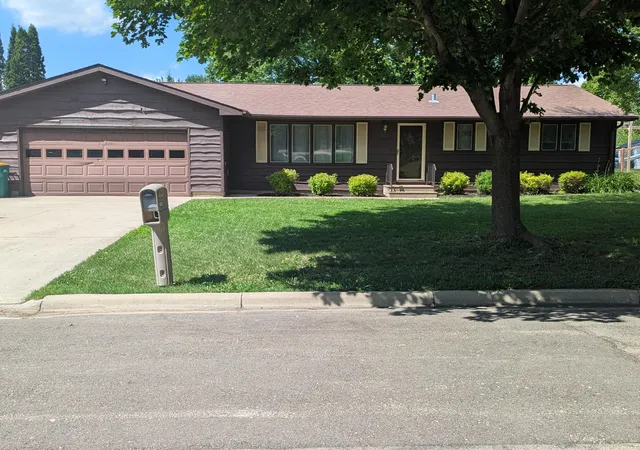 Photo 1 of Sale Pending at 1005 Skylark Ln, Albert Lea, MN 56007 | MLS# 7084455 | Listing updated on 2026-09-22