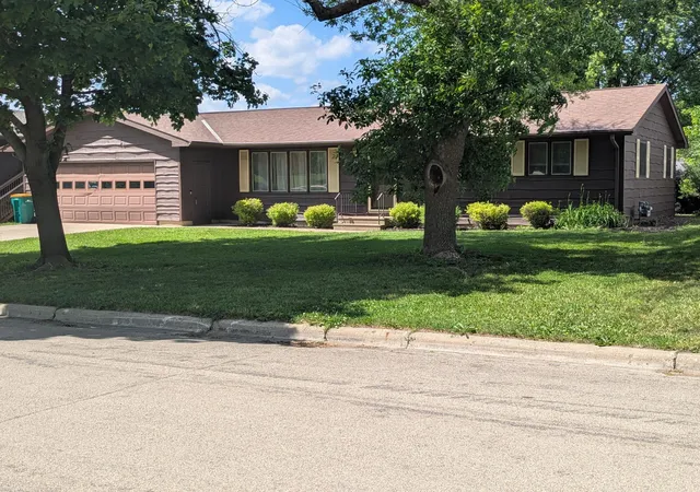 Photo 2 of Sale Pending at 1005 Skylark Ln, Albert Lea, MN 56007 | MLS# 7084455 | Listing updated on 2026-09-22
