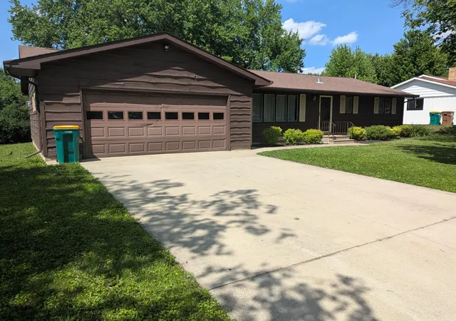 Photo 3 of Sale Pending at 1005 Skylark Ln, Albert Lea, MN 56007 | MLS# 7084455 | Listing updated on 2026-09-22