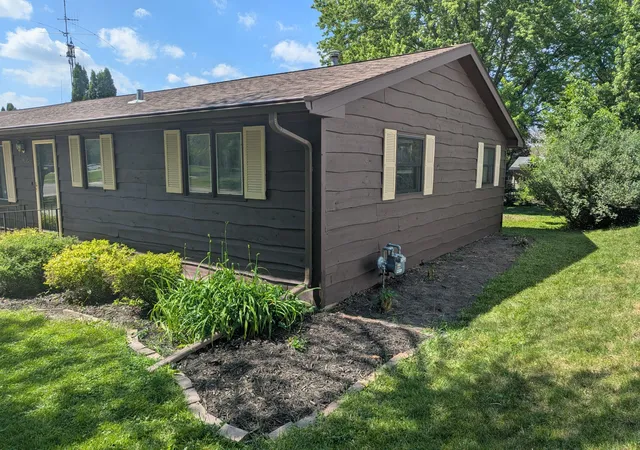 Photo 3 of Sale Pending at 1005 Skylark Ln, Albert Lea, MN 56007 | MLS# 7084455 | Listing updated on 2026-09-22