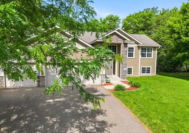 Photo 3 of Single family home for sale at 20945 Catalina Way, Farmington, MN 55024 | MLS# 7084565 | Listing updated on 2026-09-11