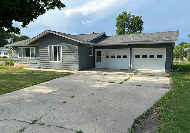 Photo 2 of Single family home for sale at 824 Irving Ave Sw, Wadena, MN 56482 | MLS# 7084805 | Listing updated on 2026-09-14