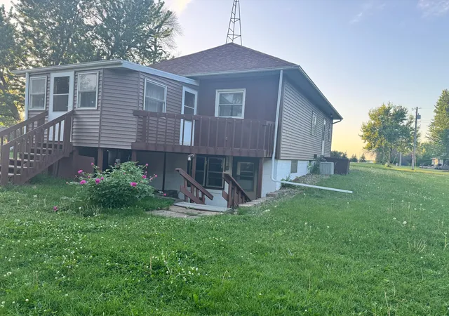 Photo 3 of Single family home for sale at 301 W 3rd Street, Sherburn, MN 56171 | MLS# 7084820 | Listing updated on 2026-09-08