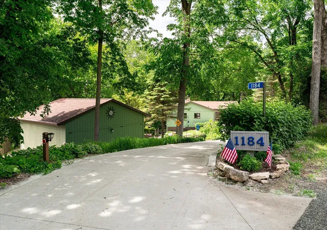 Photo 1 of Single family home for sale at 1184 Crescent Hills Dr, La Crescent, MN 55947 | MLS# 7085529 | Listing updated on 2026-09-11