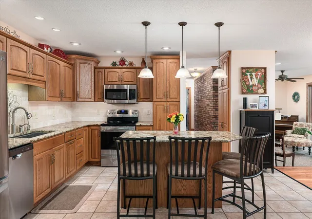 Photo 3 of Single family home for sale at 1184 Crescent Hills Dr, La Crescent, MN 55947 | MLS# 7085529 | Listing updated on 2026-09-11