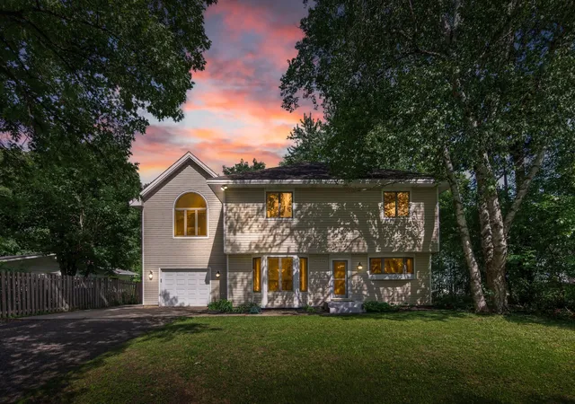 Photo 1 of Single family home for sale at 4929 West Ln, Minnetonka, MN 55345 | MLS# 7085760 | Listing updated on 2026-09-15