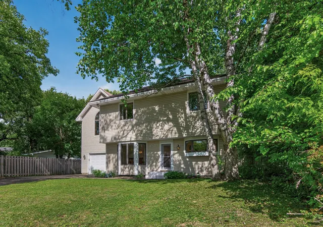 Photo 3 of Single family home for sale at 4929 West Ln, Minnetonka, MN 55345 | MLS# 7085760 | Listing updated on 2026-09-15