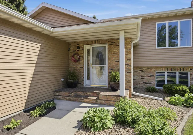 Photo 3 of Single family home for sale at 603 34th Avenue S, Moorhead, MN 56560 | MLS# 7085882 | Listing updated on 2026-09-14