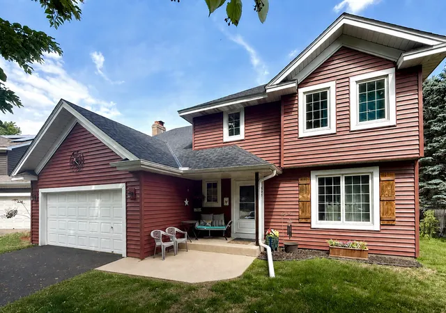 Photo 1 of Single family home for sale at 864 Winterberry Ct, Saint Paul, MN 55125 | MLS# 7085907 | Listing updated on 2026-09-08