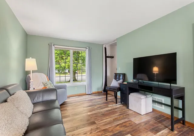 Photo 2 of Single family home for sale at 864 Winterberry Ct, Saint Paul, MN 55125 | MLS# 7085907 | Listing updated on 2026-09-08