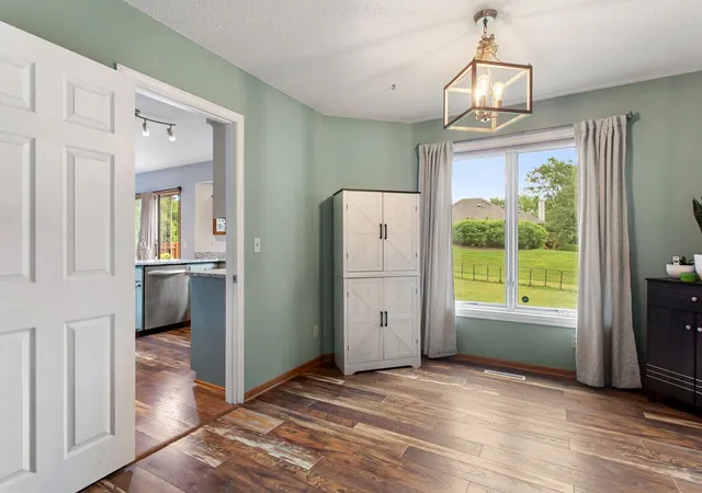 Photo 3 of Single family home for sale at 864 Winterberry Ct, Saint Paul, MN 55125 | MLS# 7085907 | Listing updated on 2026-09-08