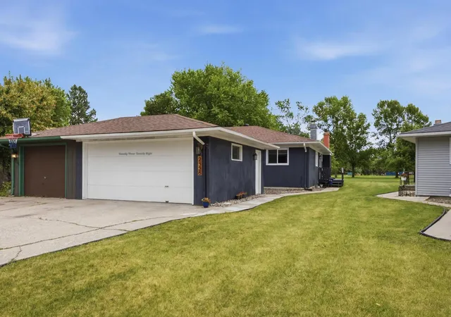Photo 4 of Townhouse for sale at 2328 Country Clb Pkwy, Moorhead, MN 56560 | MLS# 7086489 | Listing updated on 2026-09-14