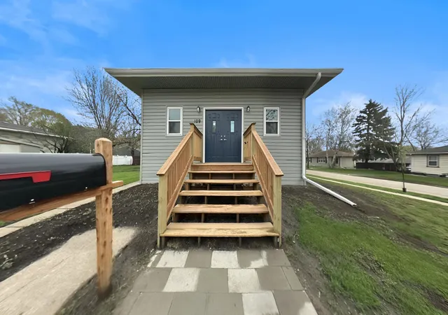 Photo 1 of Single family home for sale at 109 S Cottage Grv Ave, Luverne, MN 56156 | MLS# 7086961 | Listing updated on 2026-09-13