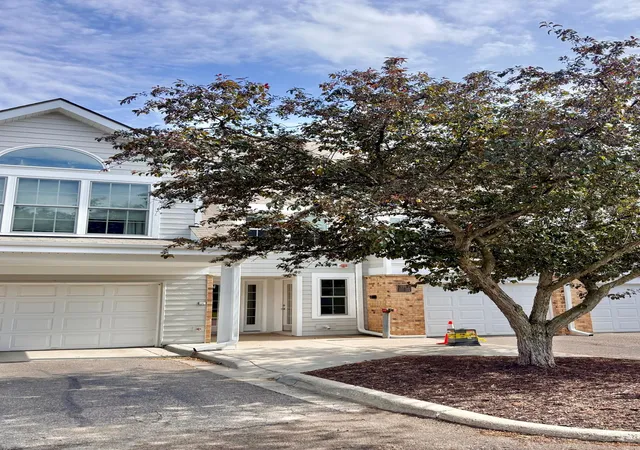 Photo 1 of Condo for sale at 5998 Chasewood Pkwy #002, Hopkins, MN 55343 | MLS# 7087513 | Listing updated on 2026-10-22