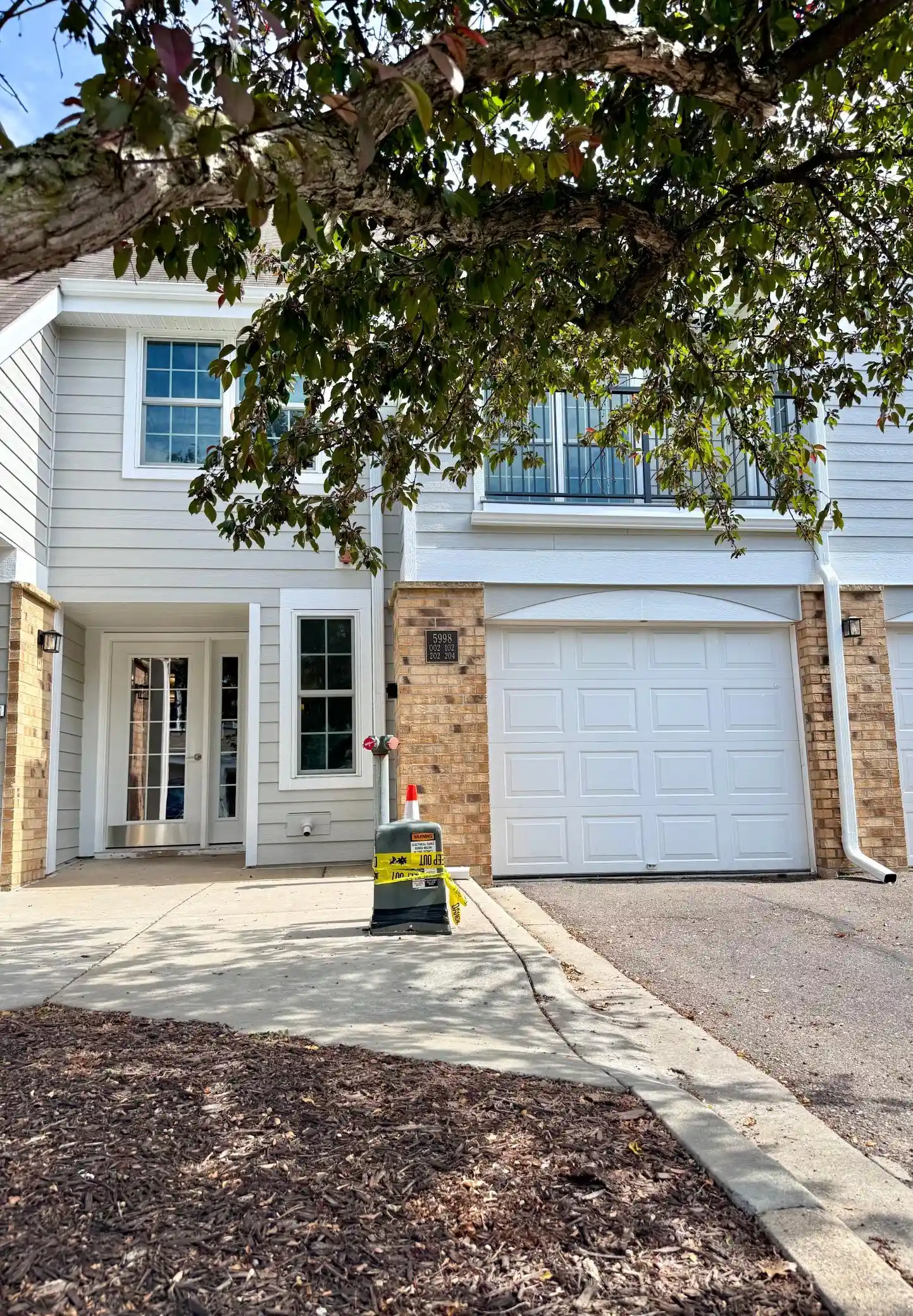 Listing Photo 2 - Condo for sale in 5998 Chasewood Pkwy located at 5998 Chasewood Pkwy, Minnetonka, MN 55343 - Unit #002