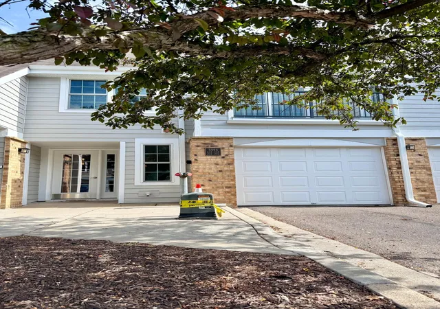 Photo 2 of Condo for sale at 5998 Chasewood Pkwy #002, Hopkins, MN 55343 | MLS# 7087513 | Listing updated on 2026-10-22
