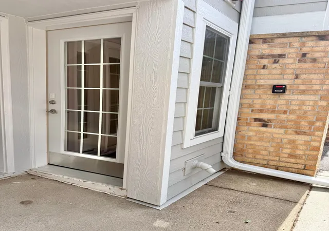 Listing Photo 5 - Condo for sale in building located at 5998 Chasewood Pkwy, Minnetonka, MN 55343 - Unit #002
