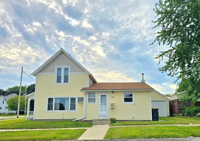 Single family home for sale at 213 Fremont St E, Spring Valley, MN 55975 | MLS# 7088519