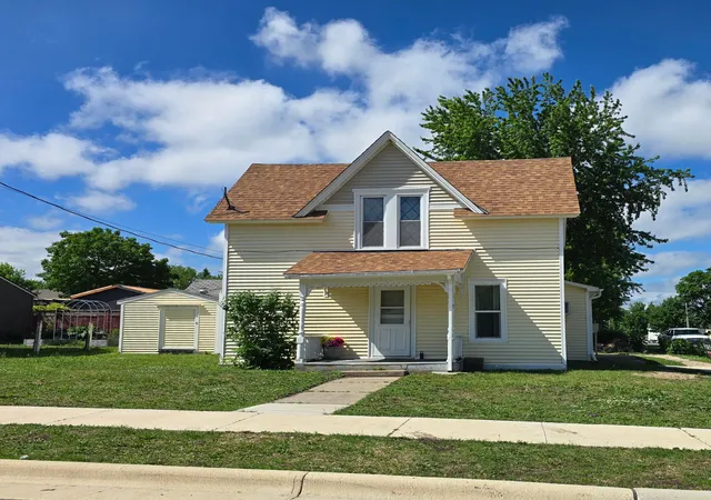 Photo 2 of Single family home for sale at 213 Fremont St E, Spring Valley, MN 55975 | MLS# 7088519 | Listing updated on 2026-09-15
