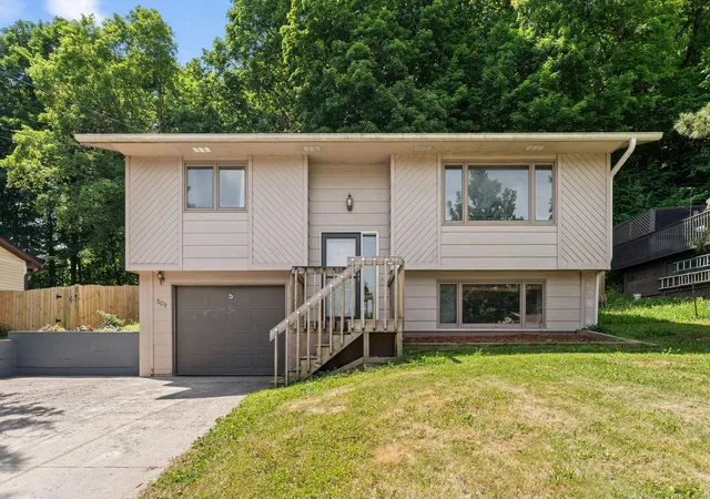 Photo 1 of Single family home for sale at 509 Mill St E, Cannon Falls, MN 55009 | MLS# 7088976 | Listing updated on 2026-09-12