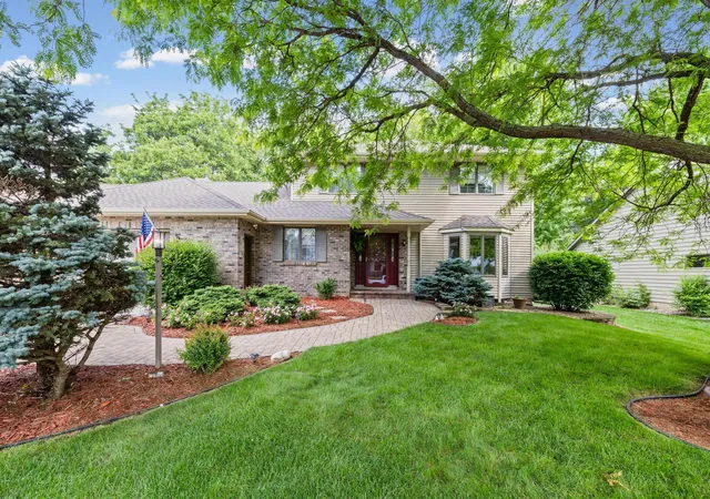 Photo 3 of Single family home for sale at 500 Bohlken Dr, Hastings, MN 55033 | MLS# 7089915 | Listing updated on 2026-09-12