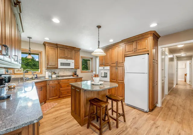 Photo 4 of Single family home for sale at 11990 380th Avenue, Blue Earth, MN 56013 | MLS# 7089938 | Listing updated on 2026-09-11