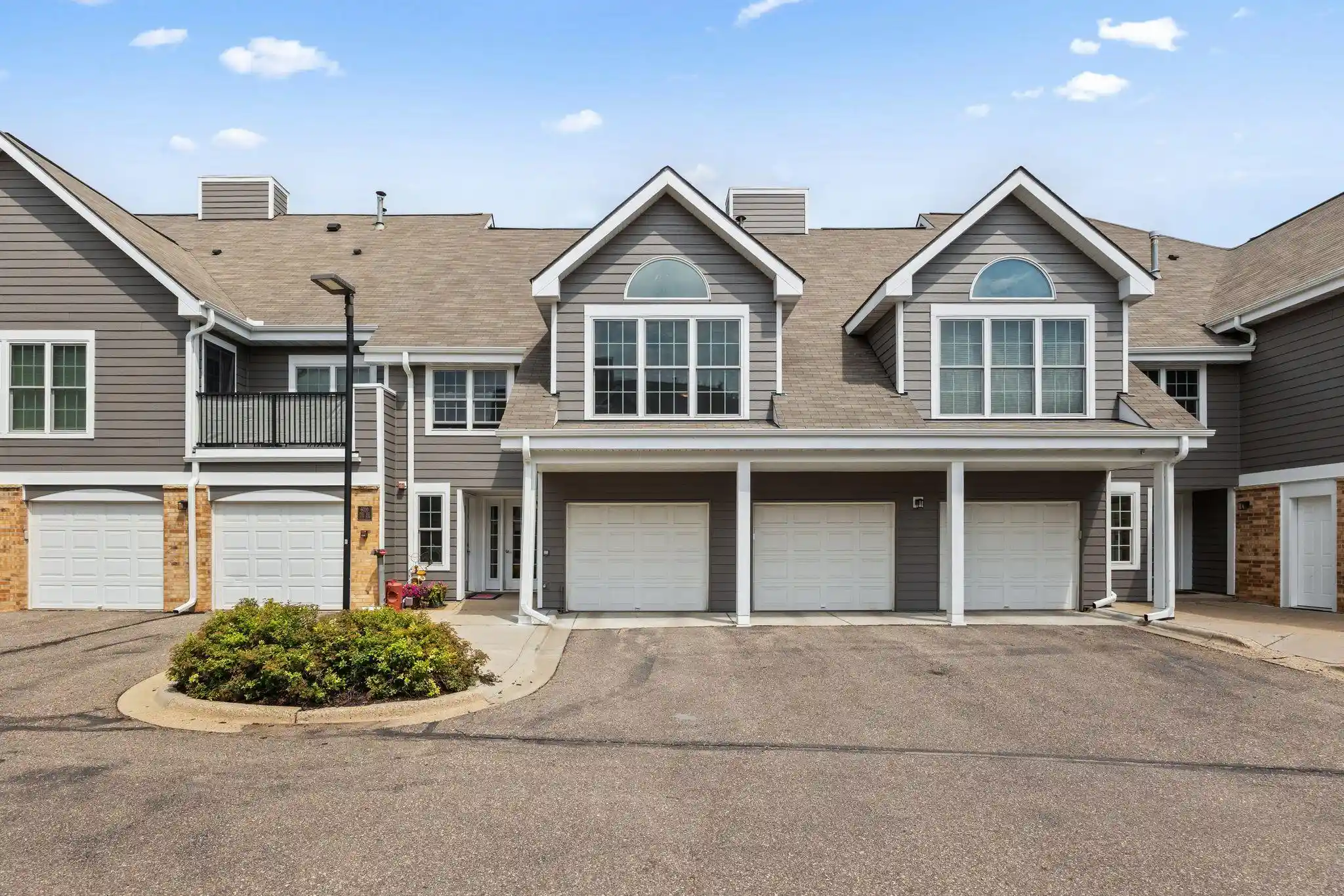 Listing Photo 1 - Condo for sale in 6010 Chasewood Pkwy located at 6010 Chasewood Pkwy, Minnetonka, MN 55343 - Unit #205