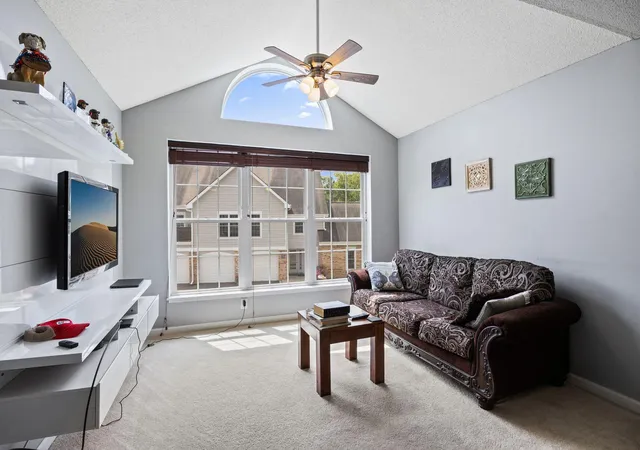 Listing Photo 4 - Condo for sale in building located at 6010 Chasewood Pkwy, Minnetonka, MN 55343 - Unit #205