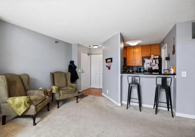 Listing Photo 5 - Condo for sale in building located at 6010 Chasewood Pkwy, Minnetonka, MN 55343 - Unit #205