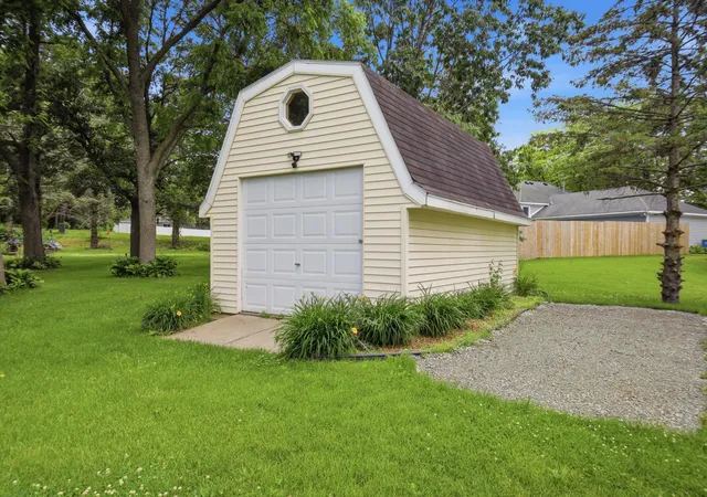 Photo 3 of Single family home for sale at 1950 Greenwood Dr, Owatonna, MN 55060 | MLS# 7090435 | Listing updated on 2026-09-10