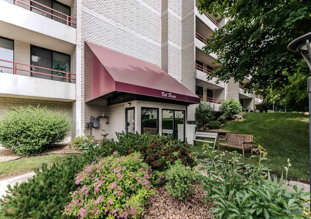 Photo 4 of Condo for sale at 625 19th Street NW #300, Rochester, MN 55901 | MLS# 7090466 | Listing updated on 2026-09-10