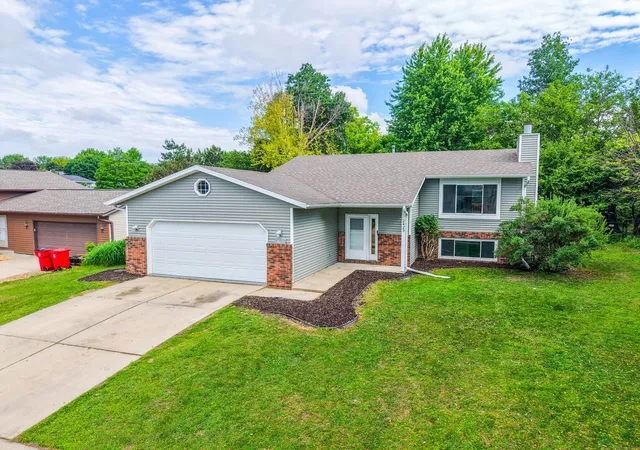 Photo 1 of Sale Pending at 2423 59th Street Nw, Rochester, MN 55901 | MLS# 7090479 | Listing updated on 2026-09-11